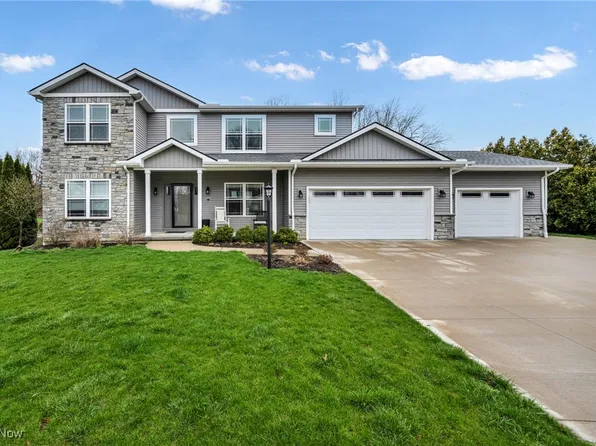 4253 Vincent Dr, Seven Hills, OH 44131