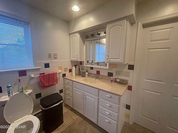4th image of 211 S Water St