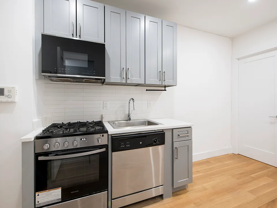 127 2nd Ave #7