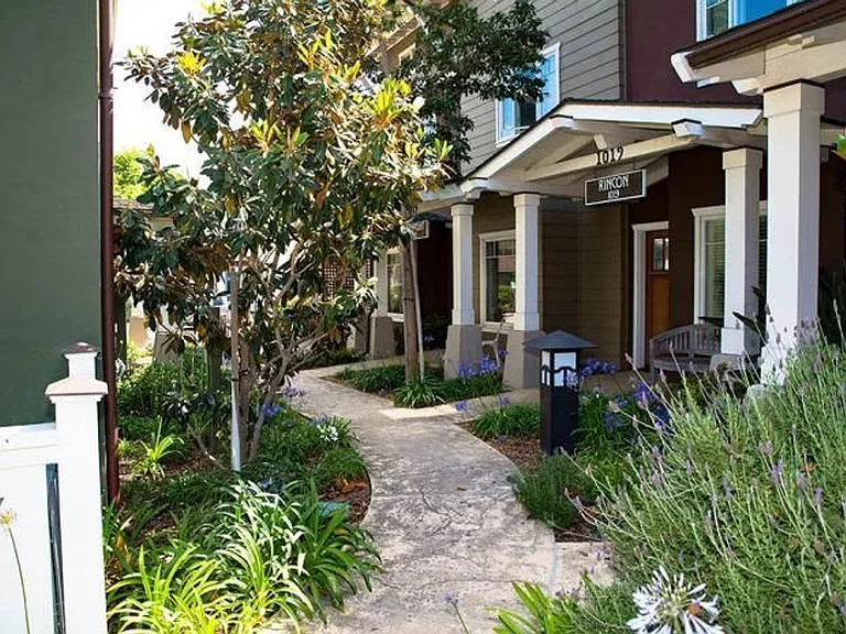 1415 Lavender Ct — Photo 2