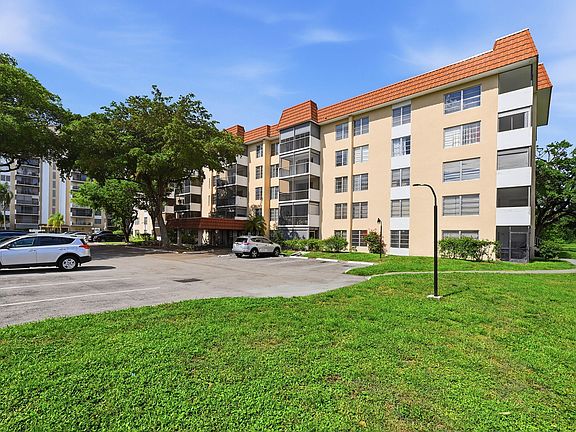2nd image of 4158 Inverrary Dr APT 511
