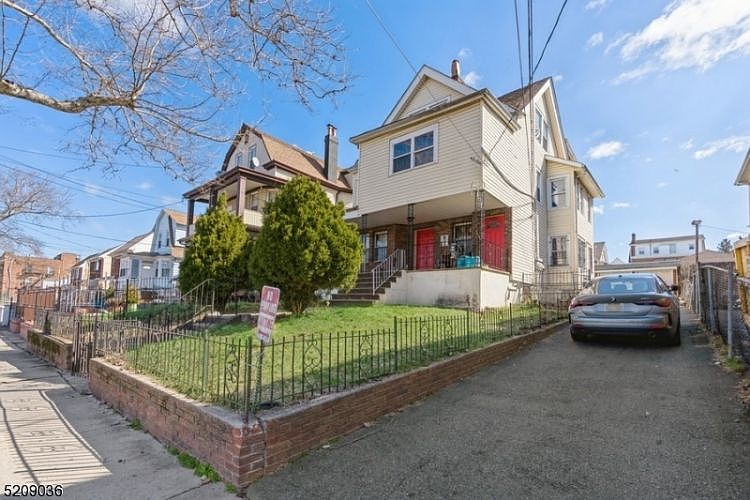 1st image of 481 Roseville Ave