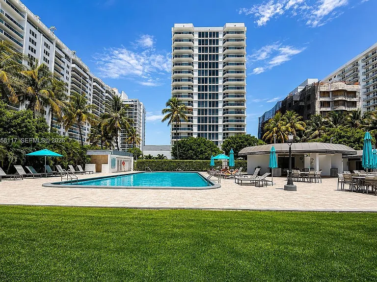 2401 Collins Ave #1709 — Photo 7