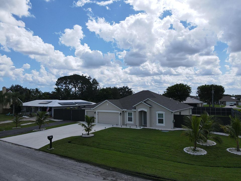 1st image of 702 SE Evans Avenue