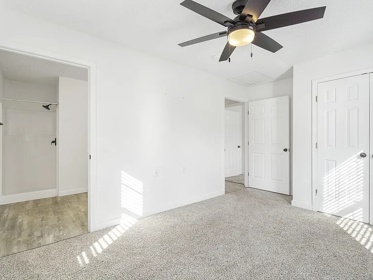 640 E Sunset St — Photo 16
