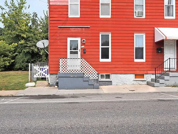 2nd image of 720 W Franklin St