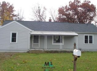 4887 Payton Dr, Waterford, MI 48328