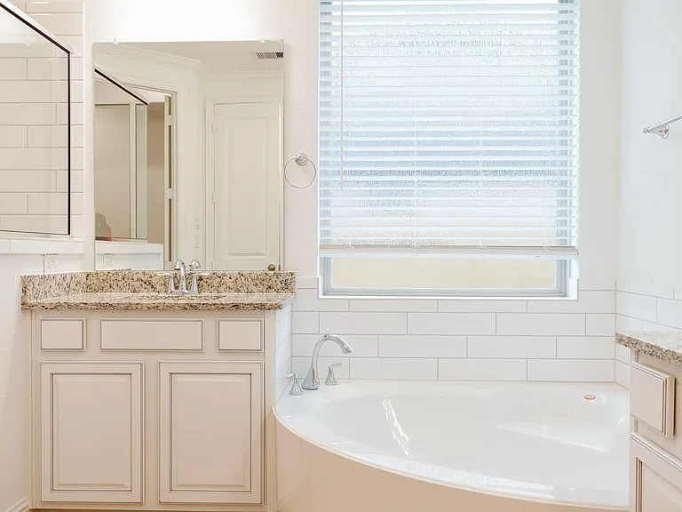 1403 Woodson Ridge Ln — Photo 22