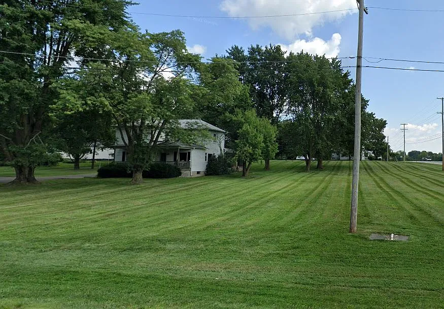 3 bed, 2100 sqft, $2,300 — Photo 3