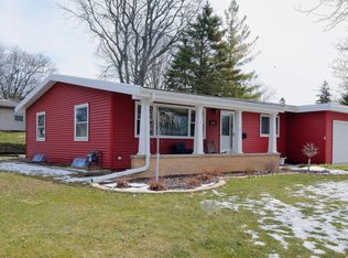 5633 Bentwood Ln, Greendale, WI 53129