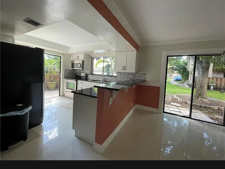 32 Wimbledon Lake Dr #221-8 — Photo 8