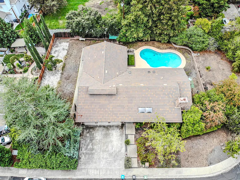 327 Clarkin Ct — Photo 43