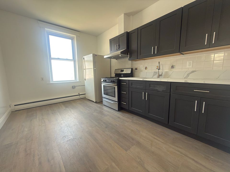 1st image of 622 21st St Floor 2