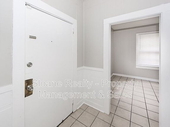 2nd image of 1902A Iris St