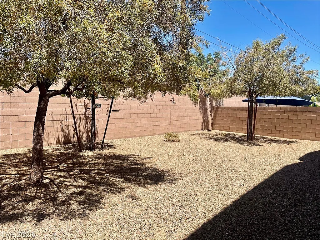 5 bed, 3.0 bath, 2993 sqft, $3,500 — Photo 2