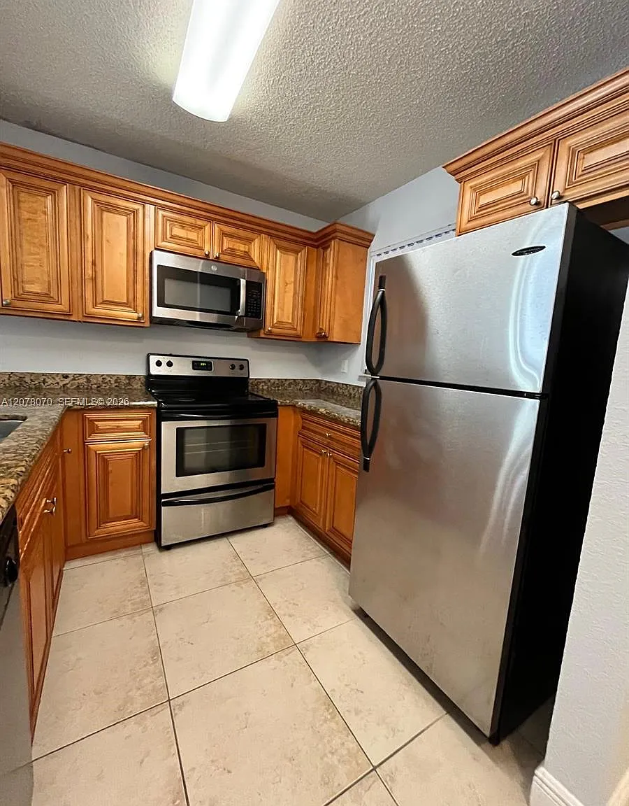 Palm Beach Place Condo — Photo 4