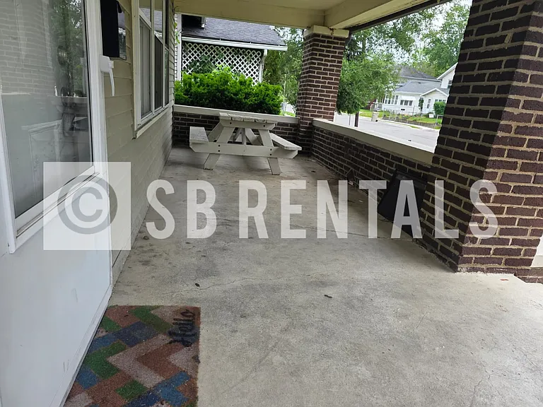 633 E Indiana Ave — Photo 10