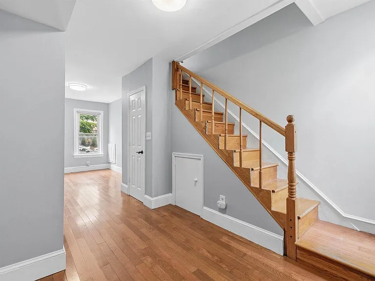 925 8th St NE — Photo 8