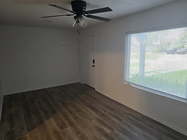 805 Hunt Ave — Photo 3