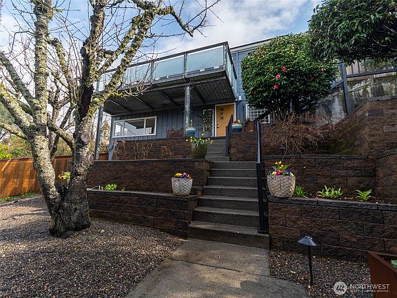 5th image of 5320 47th Avenue SW