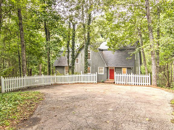 2nd image of 3595 Lakeview Dr