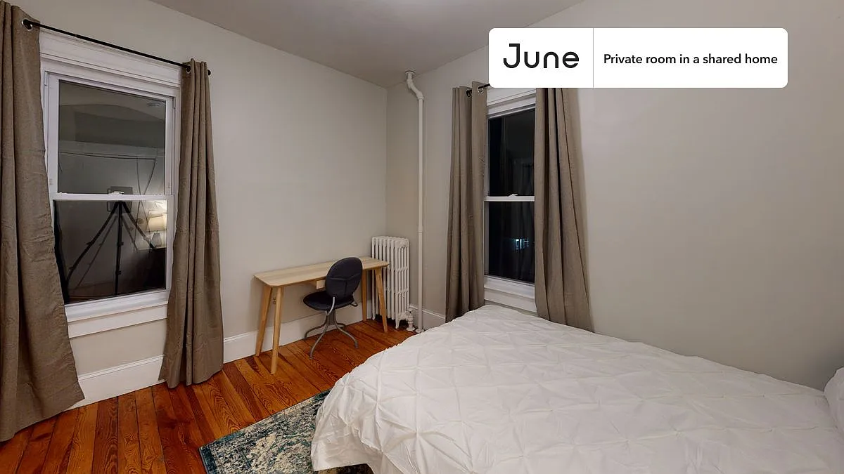 Full bedroom in 3 bed/1 bath home in Somerville #816 C — Photo 3