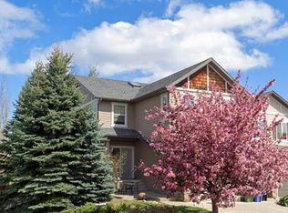 204 Eversyde Mews SW, Calgary, AB T2Y5A4