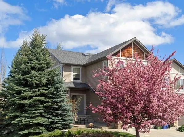 204 Eversyde Mews SW, Calgary, AB T2Y 5A4