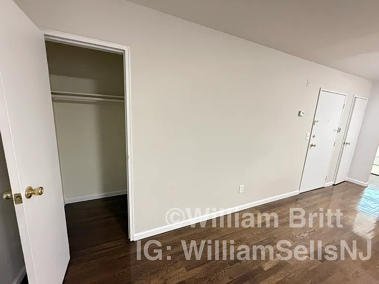 223 50th St #1A — Photo 14