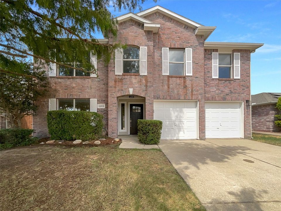 1st image of 2203 Spruce Cir