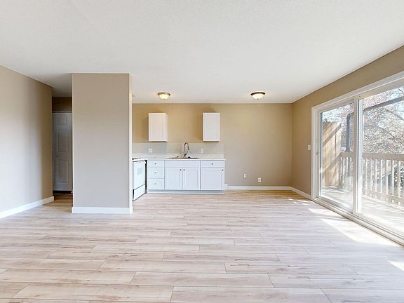 2nd image of 212 N Roosevelt St #14