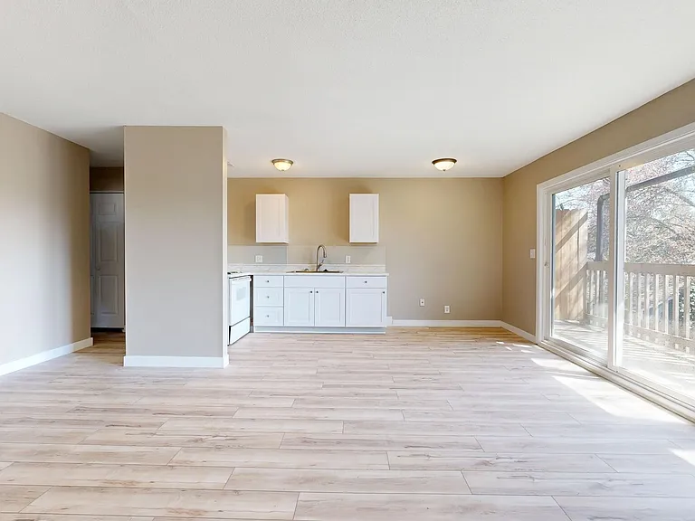 212 N Roosevelt St — Photo 3