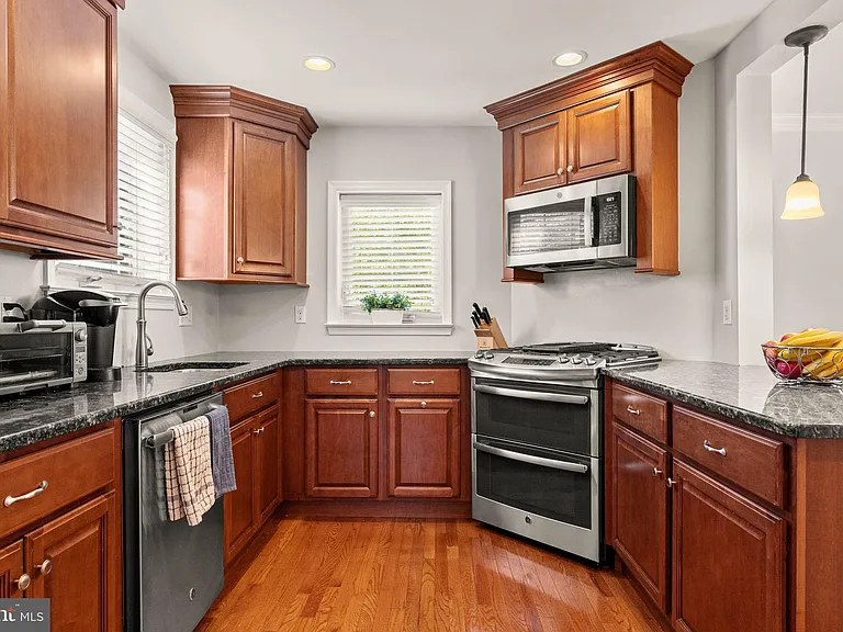 1518 James Rd — Photo 8