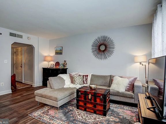 4th image of 1251 E Abingdon Dr APT 1111