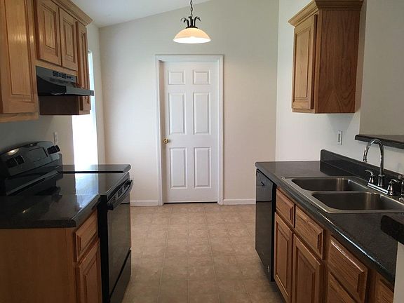 4th image of 612 Mitchell Dr