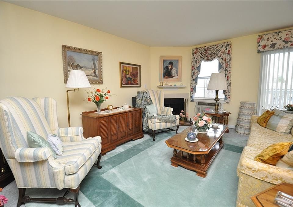 1st image of 24 Lexington Hl Unit 4