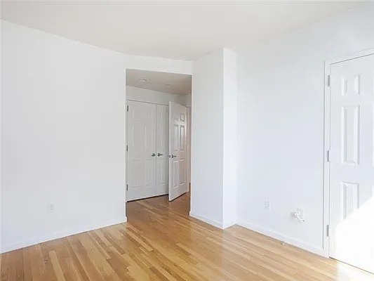 Sold by Avenue Sotheby's International Realty | media 19