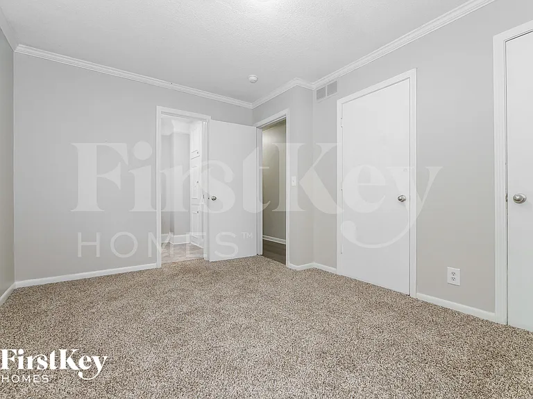201 E Hale St — Photo 12