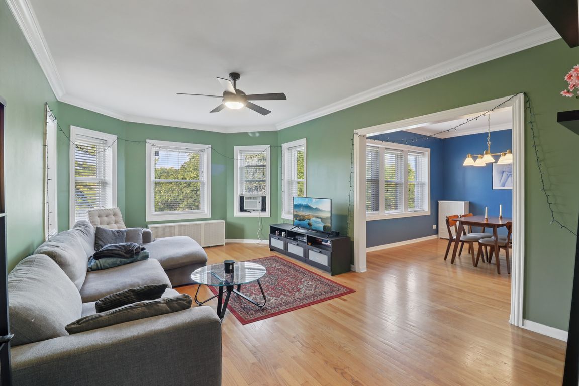 W Belle Plaine Ave-S1110-007.jpg