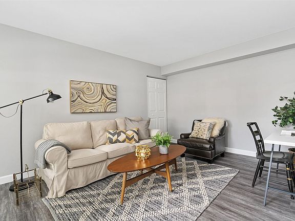 4th image of 600 N Hickory Ave #1