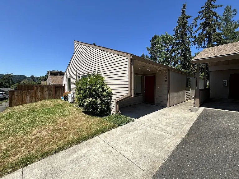 Bright and Airy Home with Stainless Steel Kitchen, Vaulted Ceilings & Washer + Dryer — Photo 17