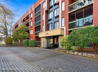 121 Wellington Ct APT 2A, Staten Island, NY 10314