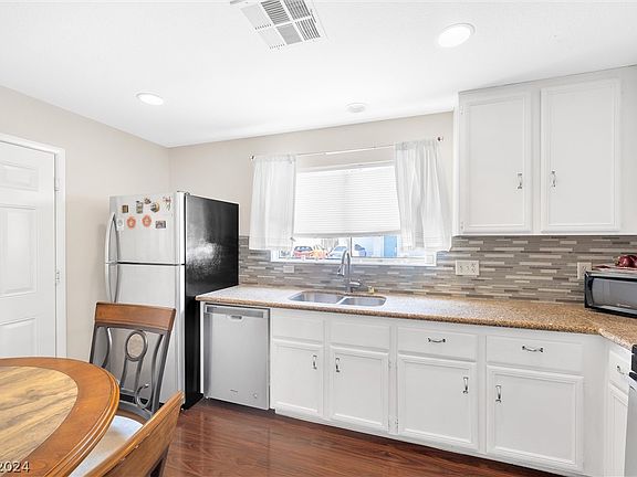 4th image of 1261 Golden Apple St