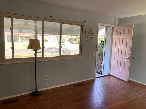 2nd image of 1030 Jackson Ln