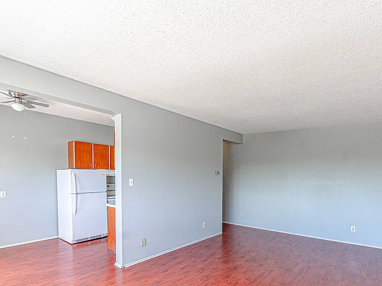 420 51st Ave W #302 — Photo 8