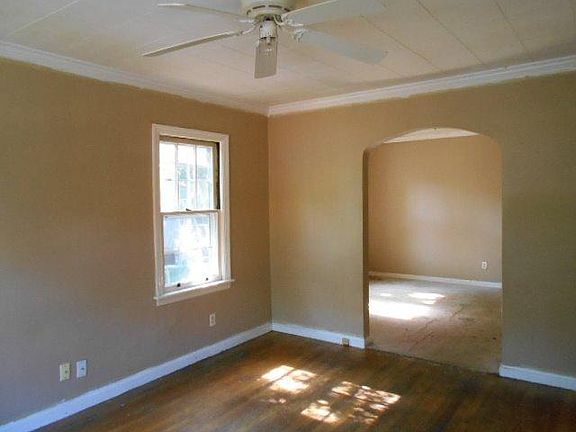 3rd image of 6111 Erie Ave