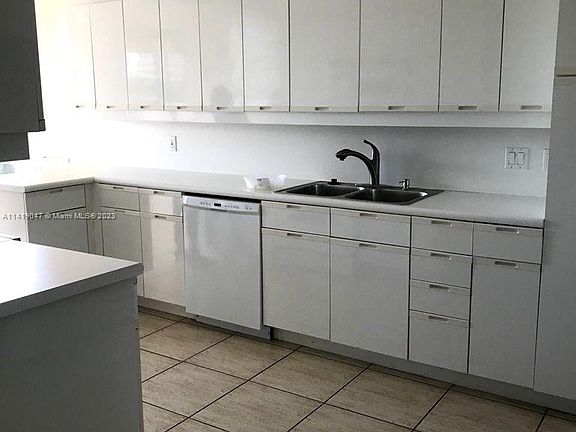 4th image of 2000 Island Blvd APT 502