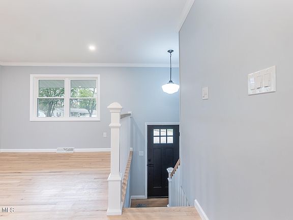 5th image of 44 Trottingham Road