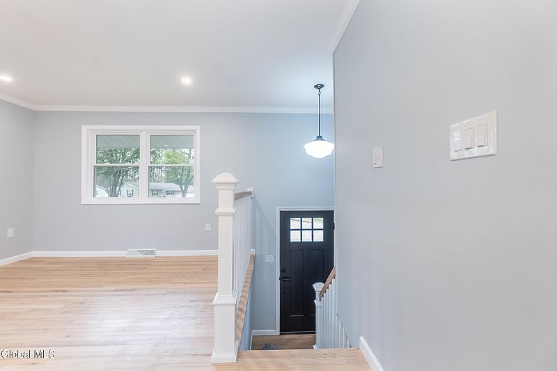 5th image of 44 Trottingham Road