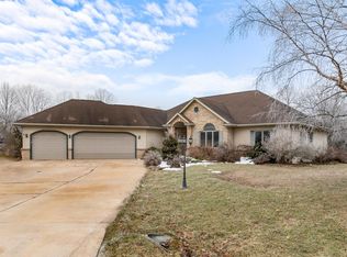 4401 Stonefield Dr, Oshkosh, WI 54902